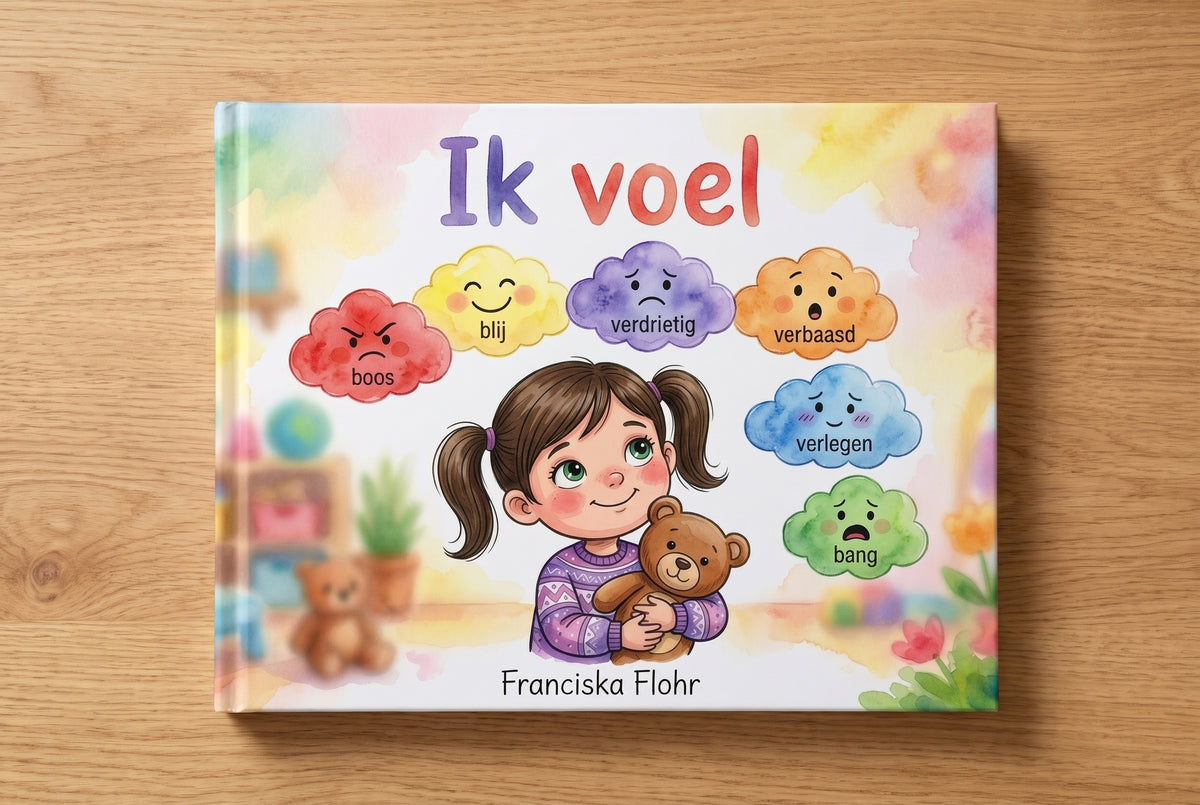Voorplat van het boek Ik voel met een meisje dat een teddybeer vasthoudt en wolkjes met emoties zoals boos en blij
